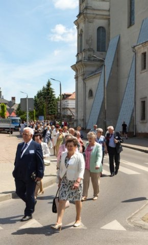 Przemarsz uczestników Jubileuszu Szkoły